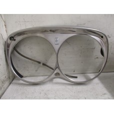 ROLLS-ROYCE SILVER SHADOW II - RIGHT CHROME HEADLIGHT BEZEL / SURROUND - UB33579